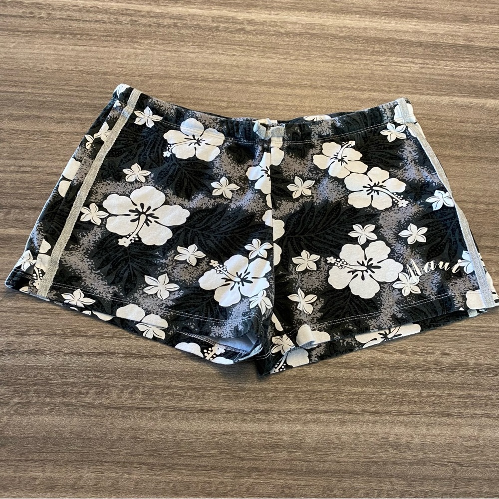 maui flower shorts